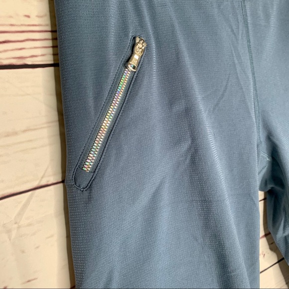 Under Armour | Crop Blue Gray Leggings - Picture 3 of 8